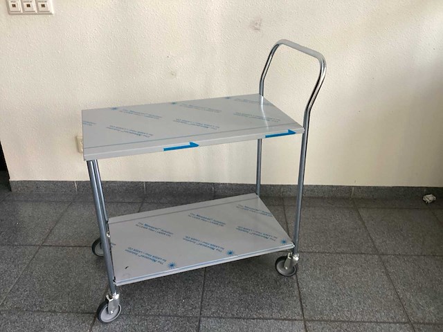 Verrijdbare tafel grijs met handgreep - afbeelding 3 van  4