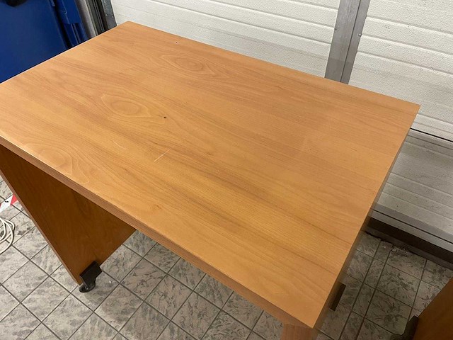 Verrijdbare tafel kersenfineer (2x) - afbeelding 5 van  6