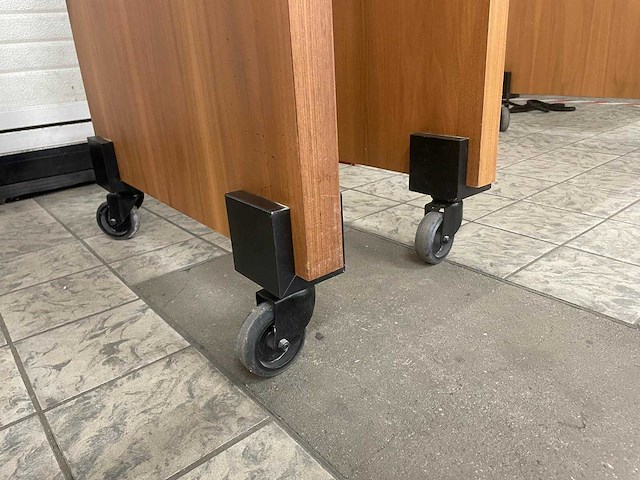 Verrijdbare tafel kersenfineer (2x) - afbeelding 6 van  6