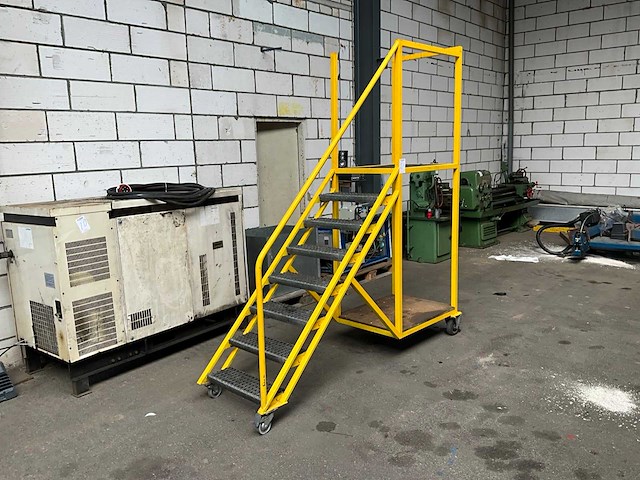 Verrijdbare trap - afbeelding 1 van  5