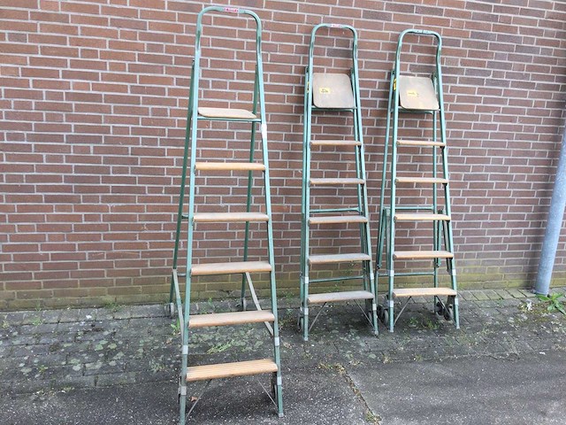 Verrijdbare trappen (3x) - afbeelding 1 van  3