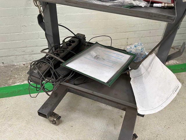 Verrijdbare wagen met laptop - afbeelding 4 van  5