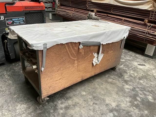 Verrijdbare werkbank met bankschroef - afbeelding 3 van  3