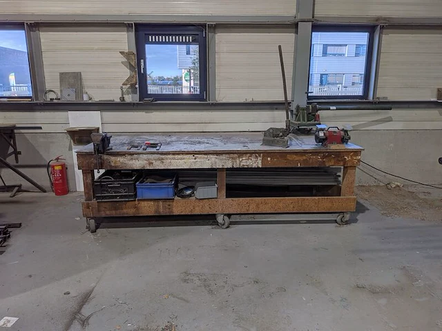 Verrijdbare werkbank met inhoud - afbeelding 1 van  13