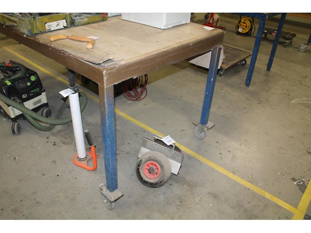 Verrijdbare werktafel 100 x 200 x 90 cm met metalen onderstel. let op! exclusief producten op tafel. - afbeelding 2 van  2