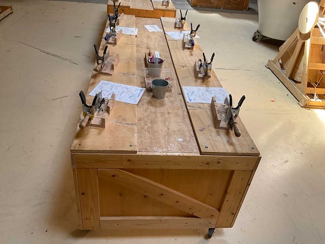 Verrijdbare werktafel met 8x verstekbak en zaag - afbeelding 7 van  7