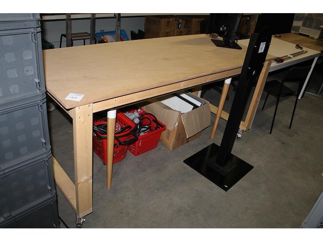 Verrijdbare werktafel met afmeting 200 x 80 x 90 cm. - afbeelding 1 van  3