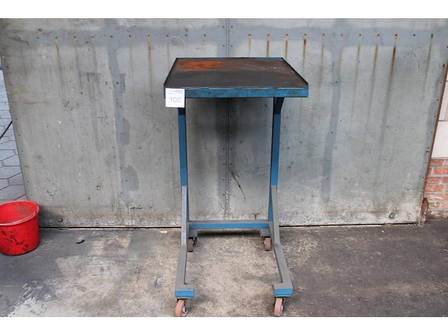 Verrijdbare werktafel met afmeting 55 x 65 x 113 cm. - afbeelding 1 van  2