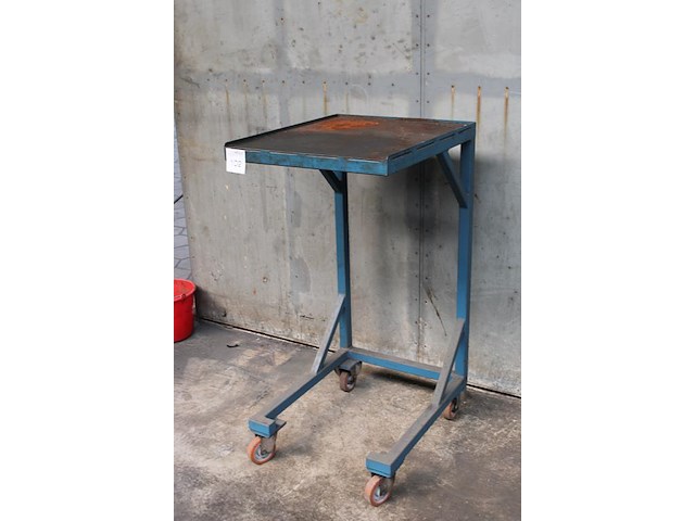 Verrijdbare werktafel met afmeting 55 x 65 x 113 cm. - afbeelding 2 van  2