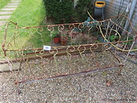 Verroest antiek kinderbed - afbeelding 1 van  3