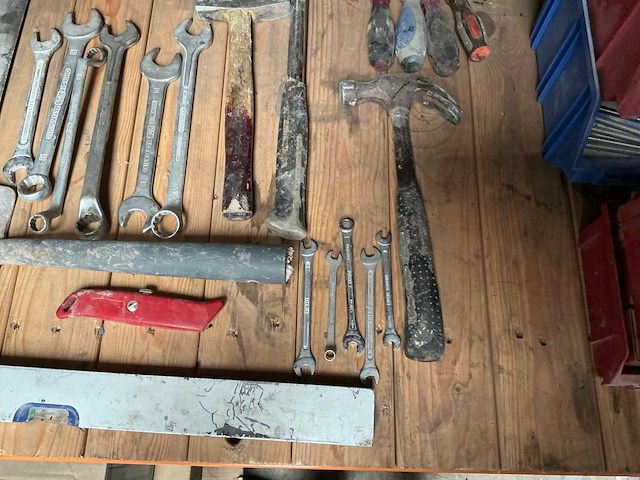 Verschillend handgereedschap - afbeelding 1 van  2