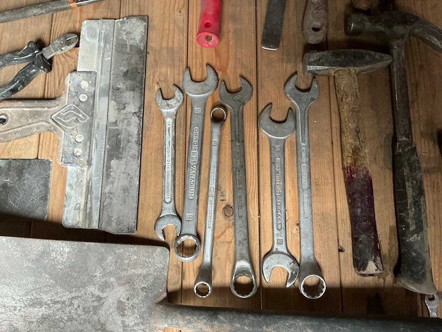 Verschillend handgereedschap - afbeelding 2 van  2