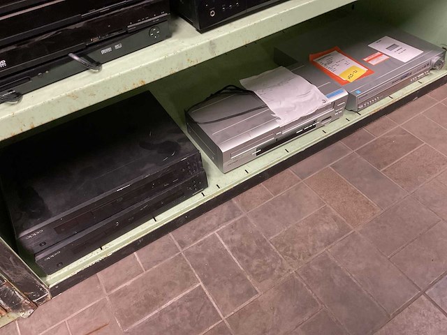 Verschillende audioapparatuur (4x) - afbeelding 1 van  3