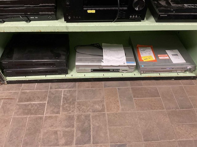 Verschillende audioapparatuur (4x) - afbeelding 2 van  3