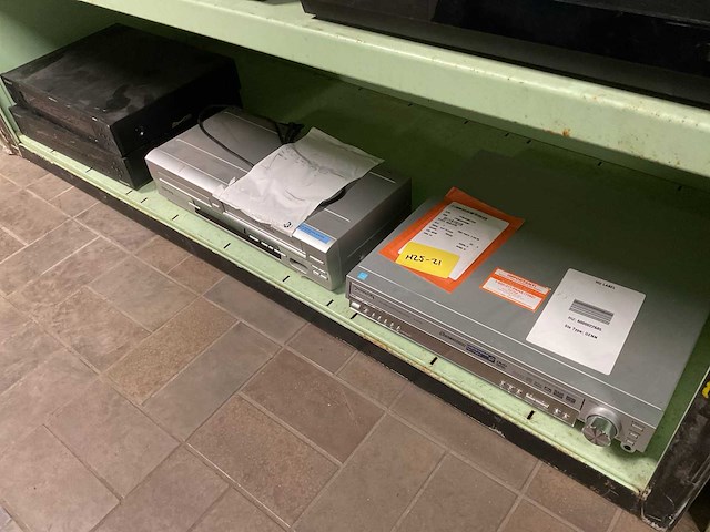 Verschillende audioapparatuur (4x) - afbeelding 3 van  3