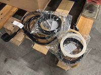 Verschillende badkamer/installatie accessoires. (65x) - afbeelding 5 van  9