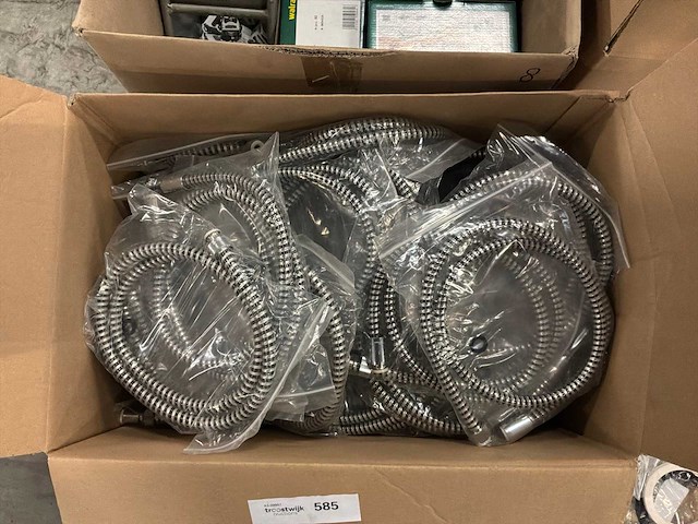 Verschillende badkamer/installatie accessoires. (65x) - afbeelding 6 van  9