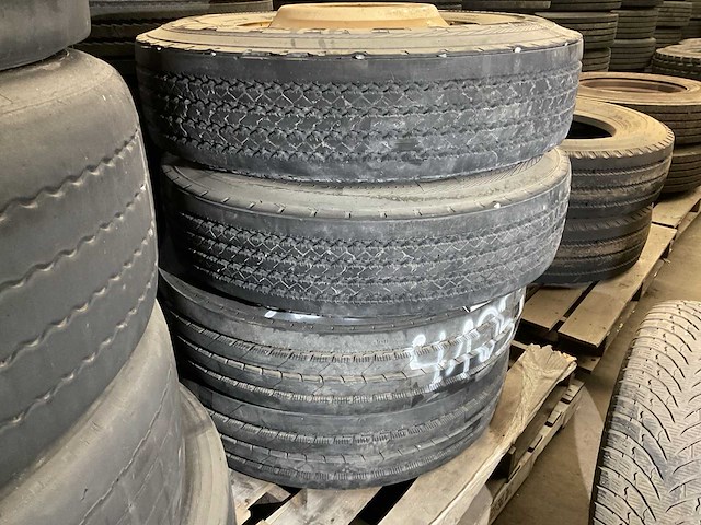 Verschillende banden (4x) - afbeelding 1 van  3