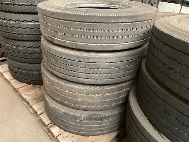 Verschillende banden (4x) - afbeelding 2 van  3