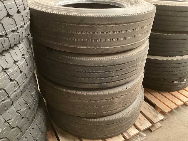 Verschillende banden (4x) - afbeelding 1 van  3