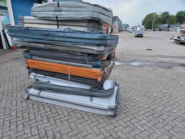 Verschillende deksels jacuzzi en buitenspa - afbeelding 3 van  3