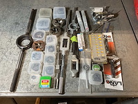 Verschillende draadsnij gereedschappen - afbeelding 2 van  3