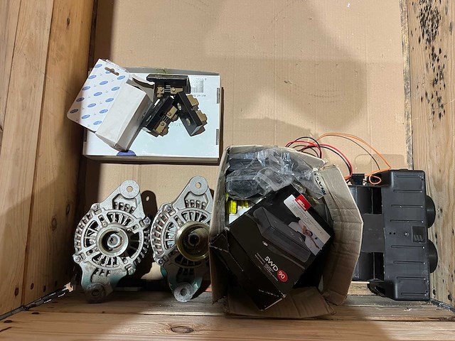 Verschillende dynamo en kachel onderdelen - afbeelding 1 van  1