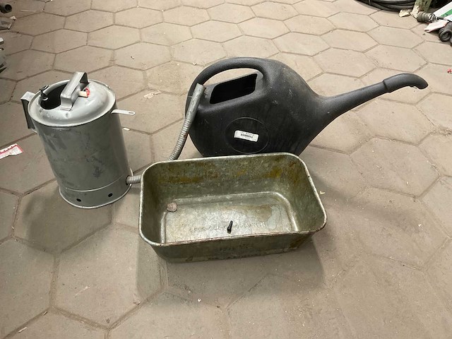 Verschillende garage gereedschappen - afbeelding 1 van  1