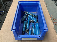 Verschillende garagegereedschappen - afbeelding 1 van  1