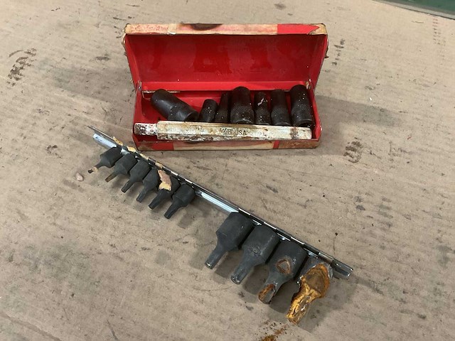 Verschillende gereedschappen (2x) - afbeelding 2 van  3