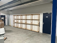 Verschillende houten rekken - afbeelding 2 van  5