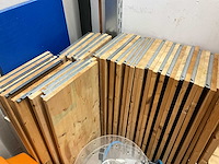 Verschillende houten rekken - afbeelding 4 van  5