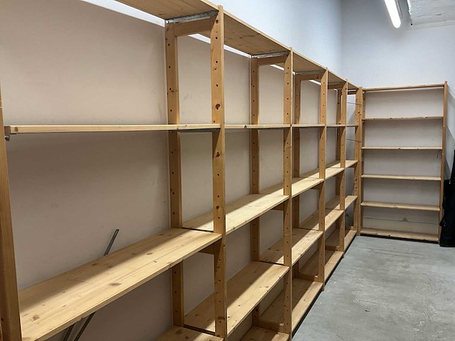 Verschillende houten rekken - afbeelding 5 van  5