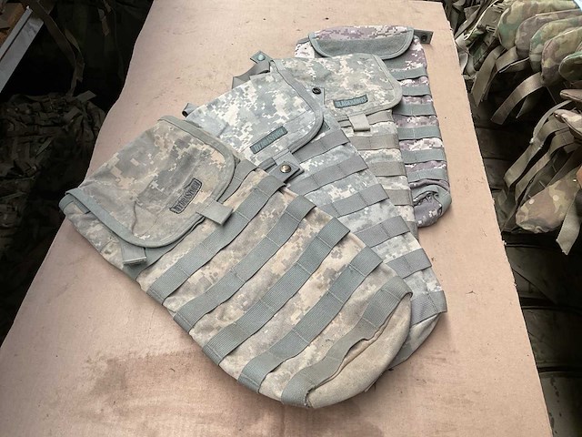 Verschillende hydration carriers (4x) - afbeelding 1 van  3