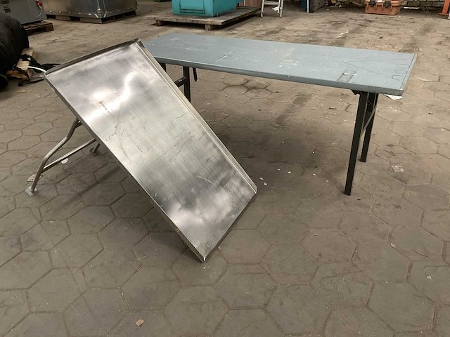 Verschillende kantinetafels (2x) - afbeelding 1 van  7