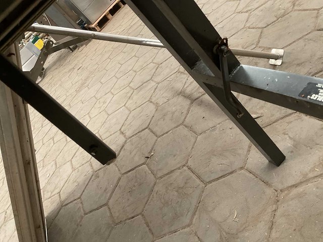 Verschillende kantinetafels (2x) - afbeelding 5 van  7