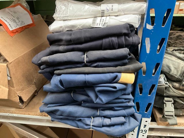 Verschillende legerkleding (15x) - afbeelding 2 van  2