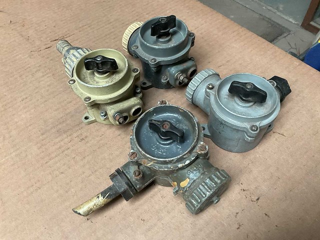 Verschillende marine vintage switches (4x) - afbeelding 1 van  3
