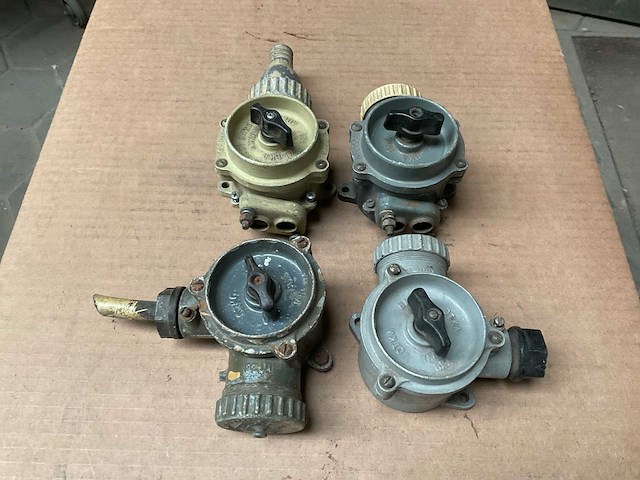Verschillende marine vintage switches (4x) - afbeelding 2 van  3