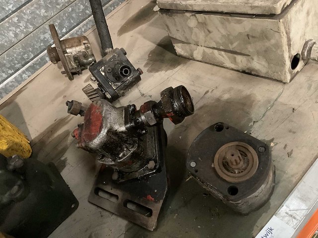 Verschillende onderdelen (4x) - afbeelding 1 van  4