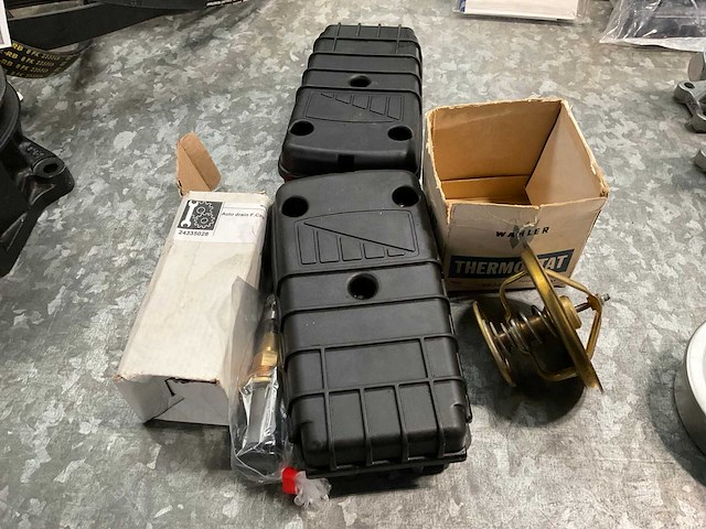 Verschillende onderdelen - afbeelding 1 van  2