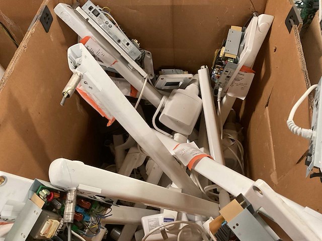 Verschillende onderdelen - afbeelding 2 van  3