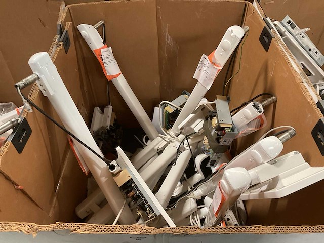 Verschillende onderdelen - afbeelding 2 van  3