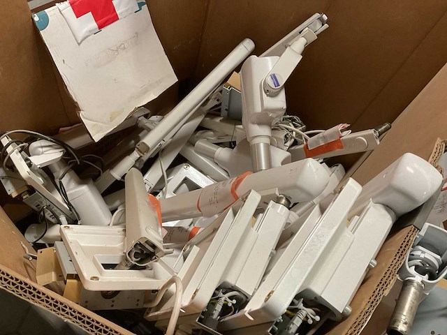 Verschillende onderdelen - afbeelding 1 van  3