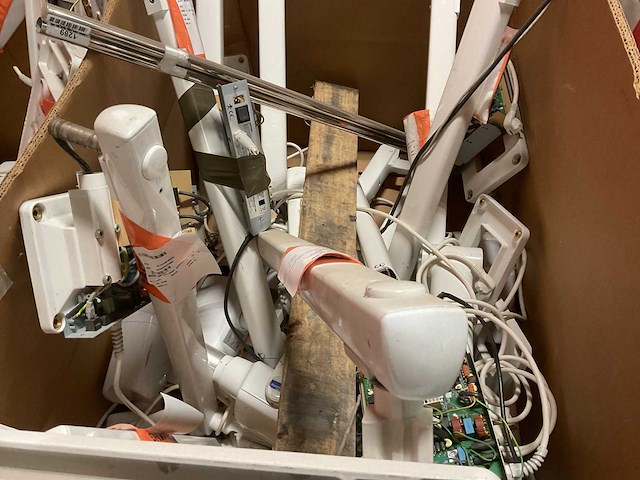 Verschillende onderdelen - afbeelding 2 van  3