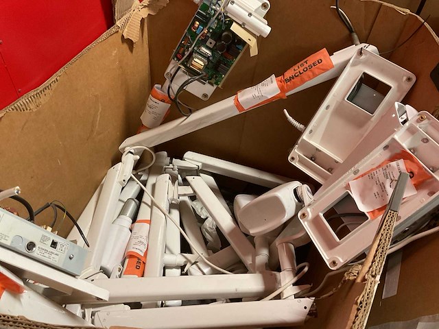 Verschillende onderdelen - afbeelding 2 van  3