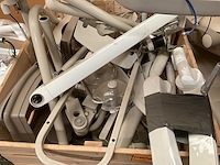 Verschillende onderdelen - afbeelding 2 van  3