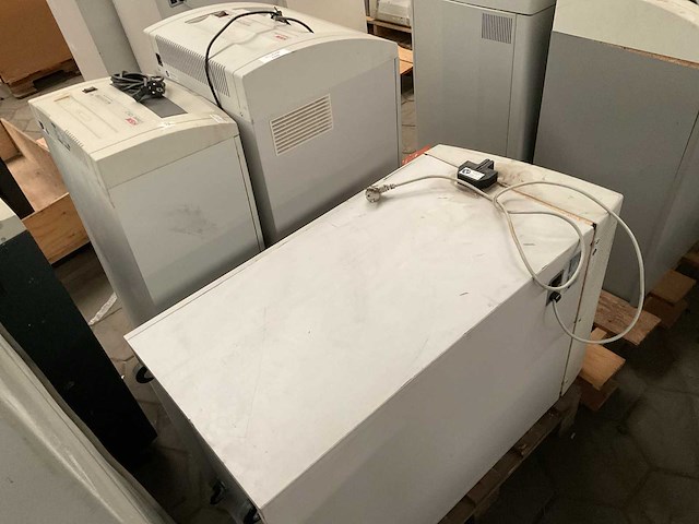 Verschillende papiershredders (3x) - afbeelding 1 van  2