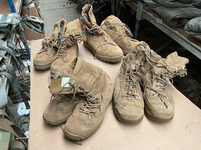 Verschillende paren schoenen - afbeelding 3 van  3