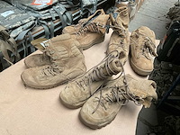 Verschillende paren schoenen - afbeelding 2 van  3